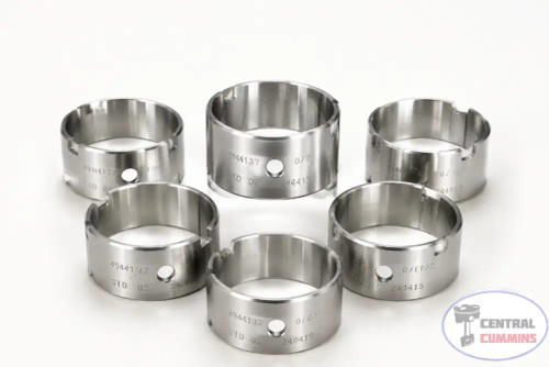 بوش شاتون موتور کامینز 6CT شماره فنی 4944137 برند کامینز روی پسزمینه سفید استودیویی